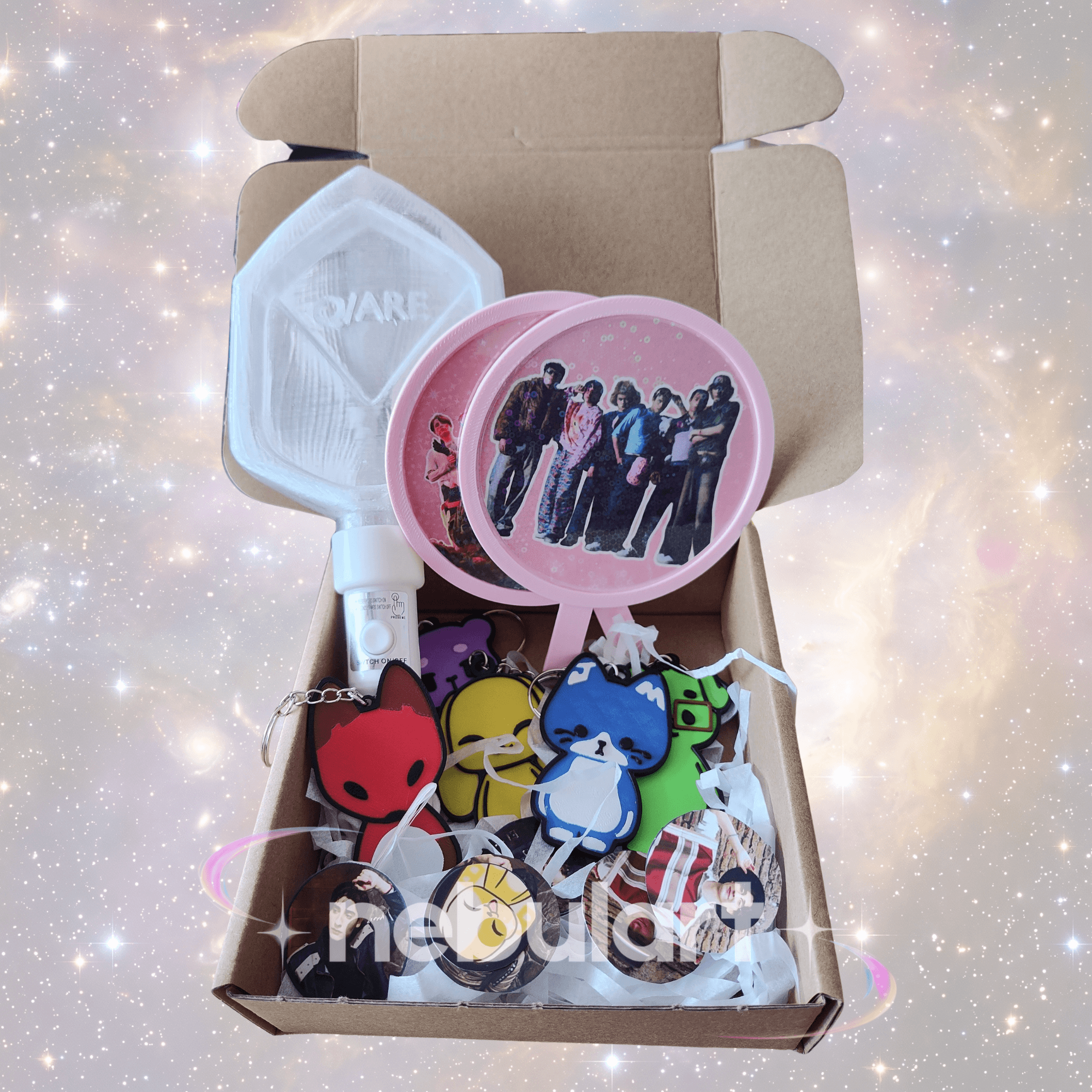 🎁 Mystery Box AQROSS: Lightstick + Pack Fanmerch Completo (20 Artículos)